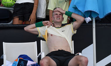 ВІДЕО. Поспішав потиснути руку. Британця знудило після 5 сетів на Aus Open