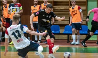 Екстраліга. Розгромні перемоги Урагана та Аврори, перший матч Кардинала