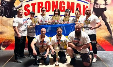 Українські стронгмени виграли командний залік ЧЄ-2025 у двоборстві
